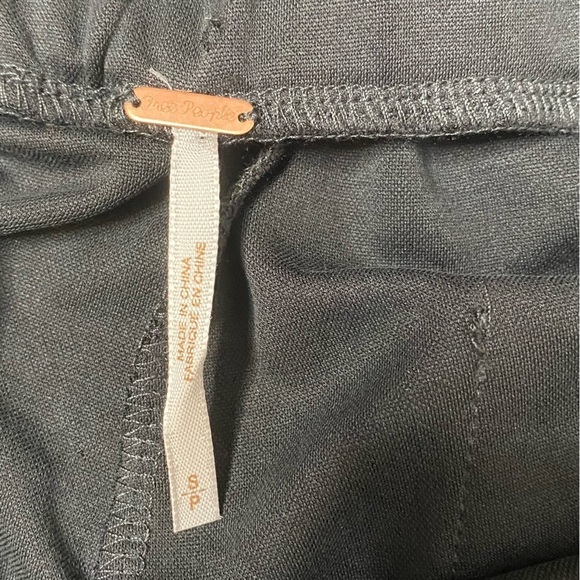 𝅺free People sz Small Black Pull On Pleated Ankle Leggings - Picture 5 of 10